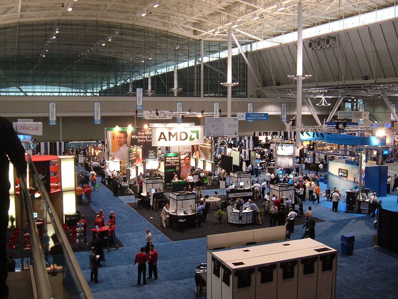 Boston Convention and Exhibition Center — The w:Linuxworld trade show at the w:Boston Convention and Exhibition Center in April, 2006. I took this picture on April 4, 2006.--agr 13:0