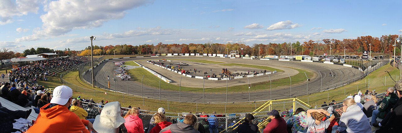 Dells Raceway Park — Panorama for w:Dells Raceway Park from turn 1 at the Falloween race.